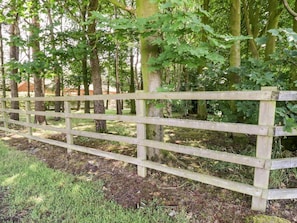 المنطقة المحيطة بالمنشأة