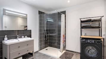 Shower, towels