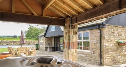 Meadow Top Farm Barn, Clitheroe