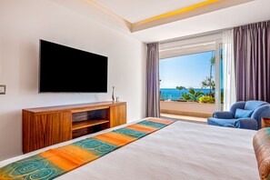 Free WiFi, bed sheets - Luxurious 1st-floor condo with pool, oceanfront balcony & water view (Puerto Vallarta)