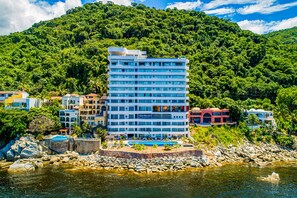 Exterior - Luxurious 1st-floor condo with pool, oceanfront balcony & water view (Puerto Vallarta)