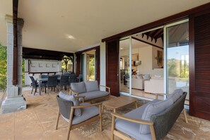 Outdoor dining - Peaceful 4-Bedroom Villa / Infinity Pool & Garden View (Bel Ombre)