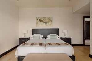 Iron/ironing board, WiFi, bed sheets - Peaceful 4-Bedroom Villa / Infinity Pool & Garden View (Bel Ombre)