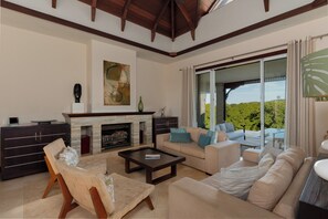 Living area - Peaceful 4-Bedroom Villa / Infinity Pool & Garden View (Bel Ombre)