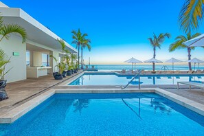 Pool - Charming condo with beautiful ocean views, pool and vibrant Mexican-style décor (Puerto Vallarta)