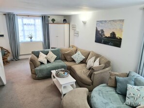 Living area - The Coach House, Newport, Isle Of Wight (Newport)
