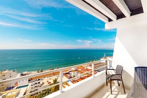 Property grounds - Modern & bright condo with ocean views & pool - walk to the beach (Puerto Vallarta)