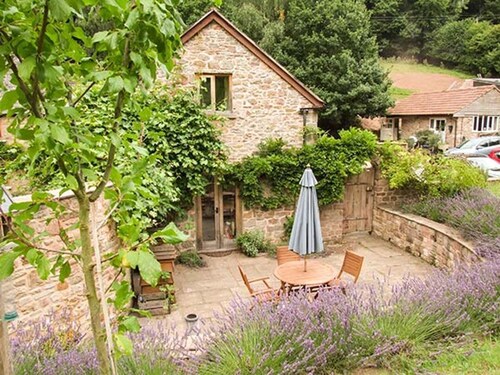 The Lodge Farm Barn, Deepdean