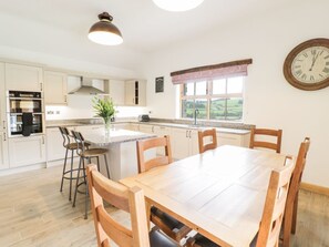 Dining - Sgubor: Cozy Retreat in Llangwm (Corwen)