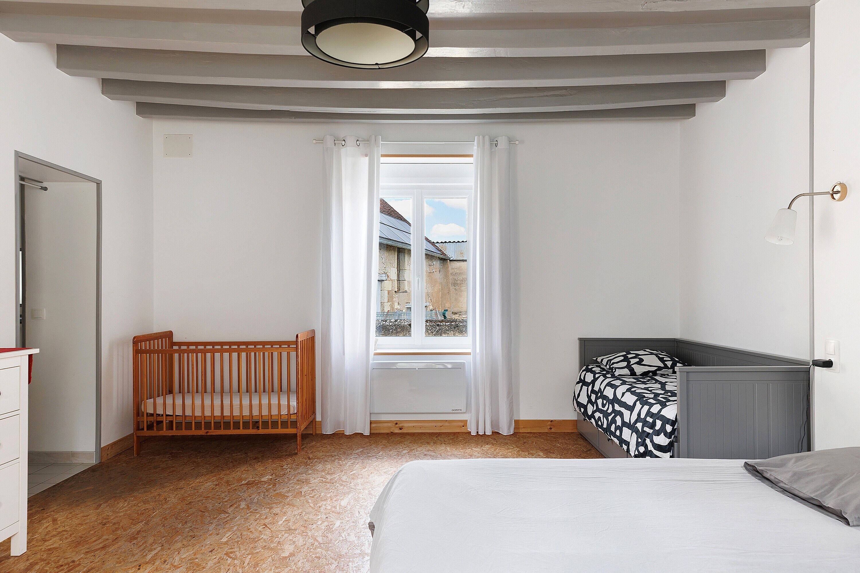 WiFi, bed sheets