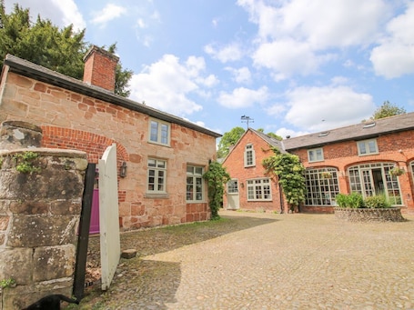 Exterior. RECTORY COTTAGE, WiFi, pet-friendly, near Oswestry
