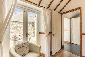 Living area - Y Becws: A Serene Retreat in Llanbedr (Llanbedr)