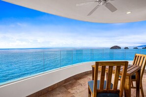 Terrace/patio - Exquisite condo with panoramic ocean views, amazing pool & balcony (Puerto Vallarta)