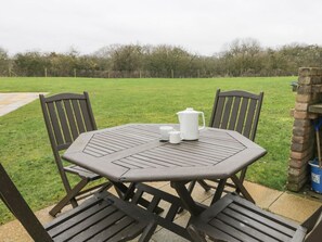 Outdoor dining - Causeway Cottage, Filey (Filey)