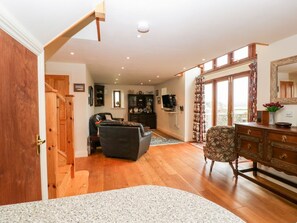 Living area - Warehams Barn, Burton Bradstock (Dorchester)
