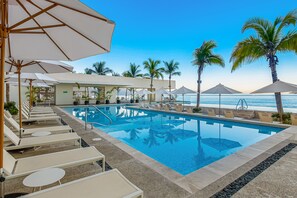 A heated pool - Oceanfront studio with infinity pool, breathtaking views & beach access (Puerto Vallarta)