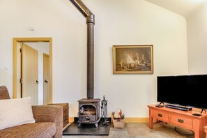 Fireplace - No 3 The Dairy, Llannerch-Y-Medd (Llangefni)