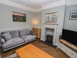 Living area - Charming Millside Home in Lincoln (Lincoln)