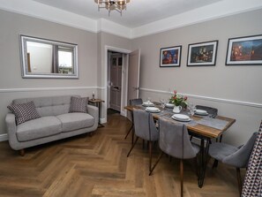 Dining - Charming Millside Home in Lincoln (Lincoln)