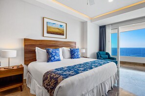 Free WiFi, bed sheets - Luxurious condo with huge, oceanfront balcony, pool & pool spa (Puerto Vallarta)