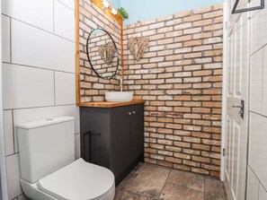 Shower - Wagtail Cottage, Sutton-On-Sea (sutton on sea)