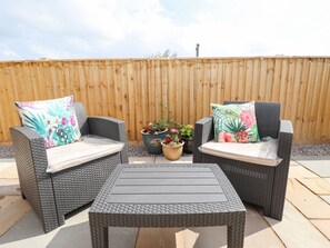 Terrace/patio - Wagtail Cottage, Sutton-On-Sea (sutton on sea)