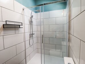 Shower - Wagtail Cottage, Sutton-On-Sea (sutton on sea)