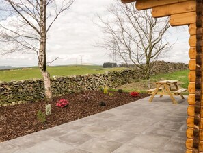 Outdoor dining - Howgills Retreat, Kirkby Lonsdale (Kendal)