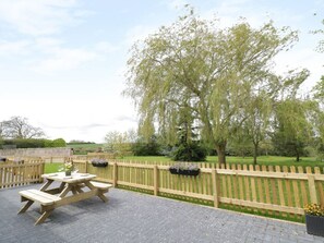 Outdoor dining - Willow Lodge, Cleeve Prior (Evesham)