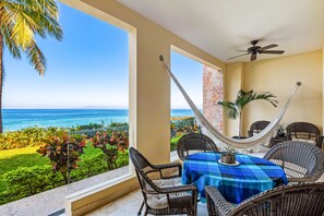 Outdoor dining - Beachfront dream retreat with pool, tennis & gym access - washer/dryer, AC (Puerto Vallarta)