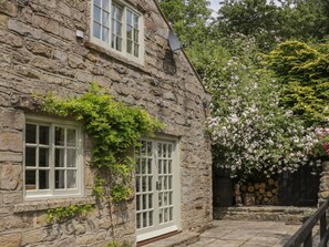 Property grounds - Quoits Cottage, Goathland (Whitby)