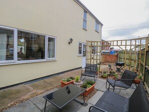 Terrace/patio - Tiffany's Cottage, in Norfolk. (Great Yarmouth)