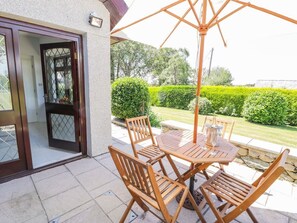 Outdoor dining - Berwyn, Talybont - A Cozy Retreat (Talybont)