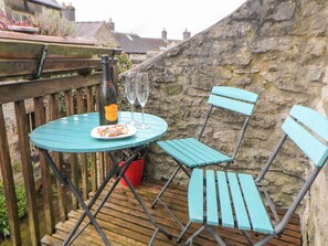 Outdoor dining - The Old Bakery Barn, Youlgreave (Bakewell)