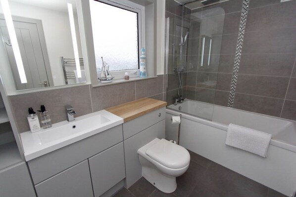 Shower - Katie's Cottage, Tarbert (Tarbert)