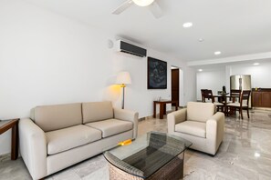 TV - Well-located hillside suite with rooftop pool, fitness center & family features (Puerto Vallarta)