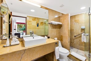 Shower, hair dryer, towels - Well-located hillside suite with rooftop pool, fitness center & family features (Puerto Vallarta)