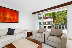 TV - Spacious suite with wraparound terrace, rooftop infinity pool & resort amenities (Puerto Vallarta)