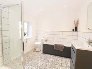 Shower - Well Cottage, Loddon, Norfolk. (Norwich)
