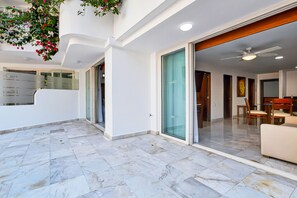 Interior - Stylish hillside suite w/rooftop pool, gym access, AC & family-friendly layout (Puerto Vallarta)