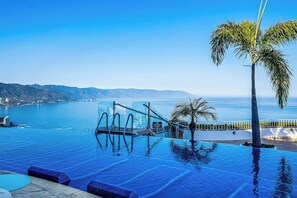 A heated pool - Partial ocean-view suite with 3 pools, hot tub, spa & balcony (Puerto Vallarta)