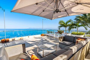 Terrace/patio - Relaxing hillside retreat near town with rooftop pool & spacious interior (Puerto Vallarta)