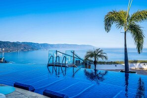 A heated pool - Relaxing hillside retreat near town with rooftop pool & spacious interior (Puerto Vallarta)