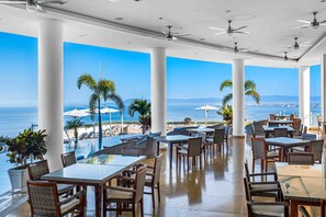 Outdoor dining - Relaxing hillside retreat near town with rooftop pool & spacious interior (Puerto Vallarta)