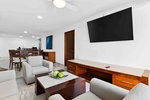 TV - Relaxing hillside retreat near town with rooftop pool & spacious interior (Puerto Vallarta)