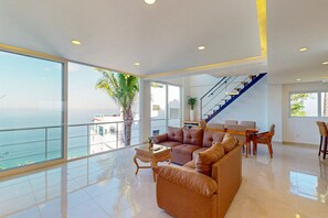 TV - Elegant coastal penthouse with breathtaking views, WiFi & romantic zone nearby (Puerto Vallarta)
