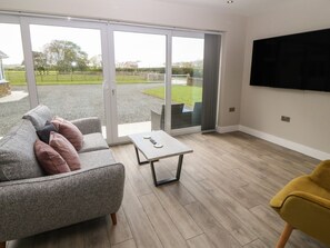 Living area - Bwthyn Cae'r Efail, Cemaes Bay (Rhosgoch)