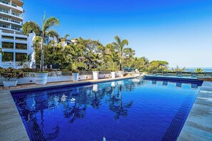 Pool - Elegant suite with ocean-view pools, hot tub, gym, balcony & full kitchen (Puerto Vallarta)