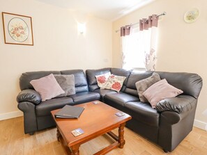 Living area - Holly Cottage, Alford (Alford)