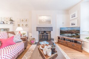 Fireplace - Poppy's Cottage Retreat in Grasmere (Ambleside)